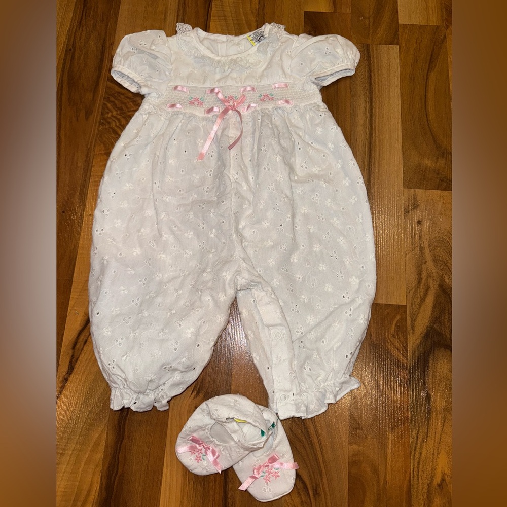 Vintage white baby girl‎ one piece with slippers size 3-6 embroidery